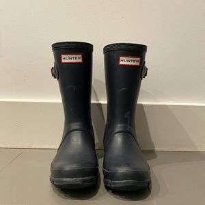 Hunter Navy Women's Short Rain Boots (US size 6)